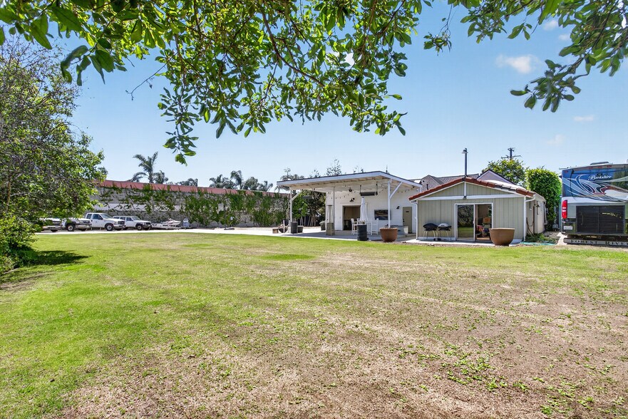 More Photos Of 17066 Palmdale Ln, Huntington Beach Contractor Storage Yard For Sale
