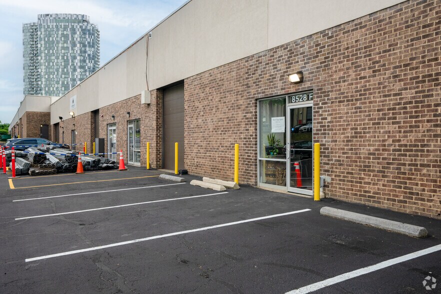 More Photos Of 8520-8528 Tyco Rd, Vienna Warehouse For Lease