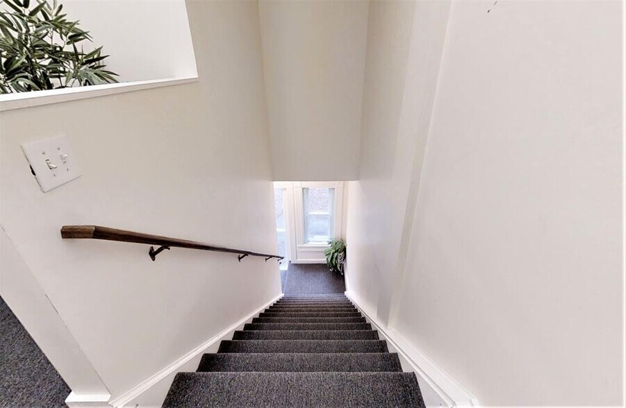 More Photos Of 29 E Market St, Corning Office Residential For Lease