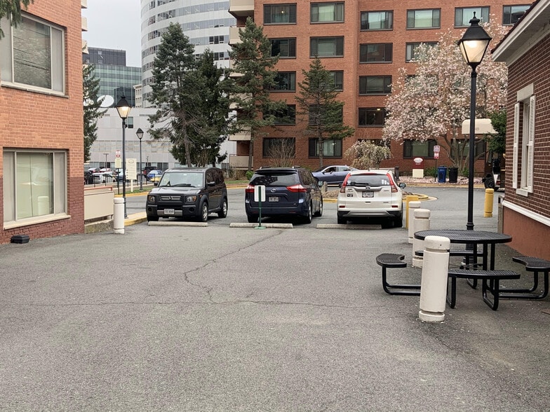 More Photos Of 1011-1121 Arlington Blvd, Arlington Apartments For Sale