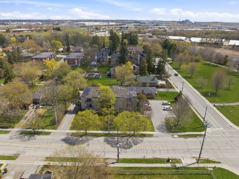 More Photos Of 102 Front St E, Whitby Apartments For Sale