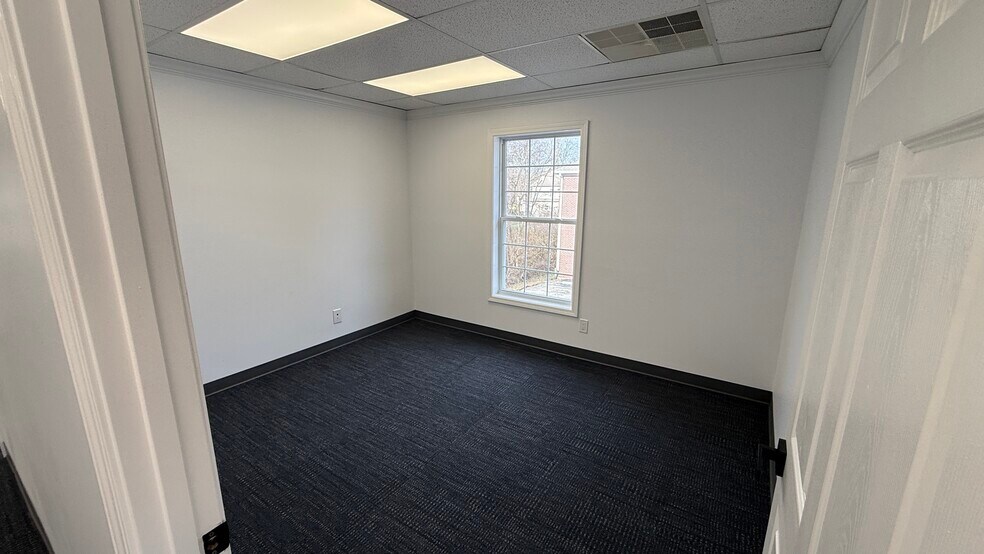 More Photos Of 11801 Brinley Ave, Louisville Medical For Lease
