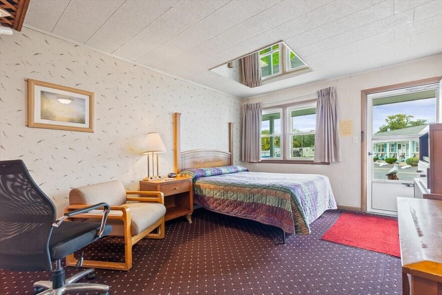 More Photos Of 3107 W Lake Rd, Erie Hotel For Sale
