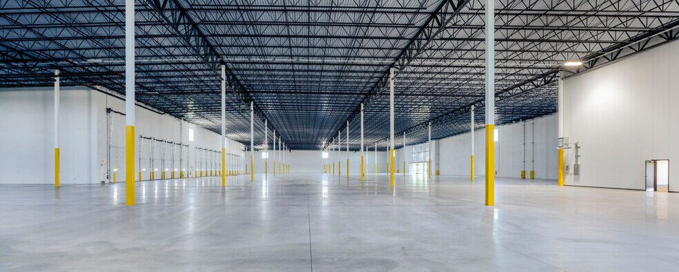 More Photos Of 2700 York Rd, Elk Grove Village Warehouse For Lease