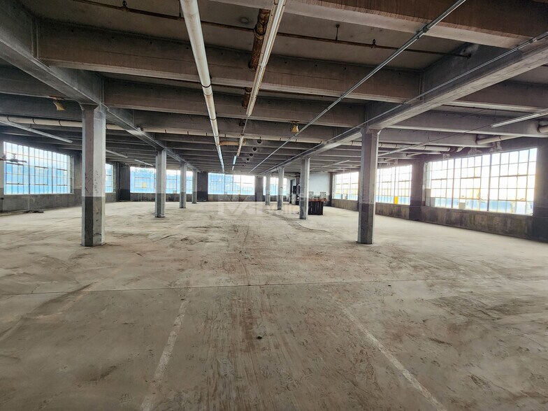 More Photos Of 711 Johnston St, Akron Warehouse For Sale