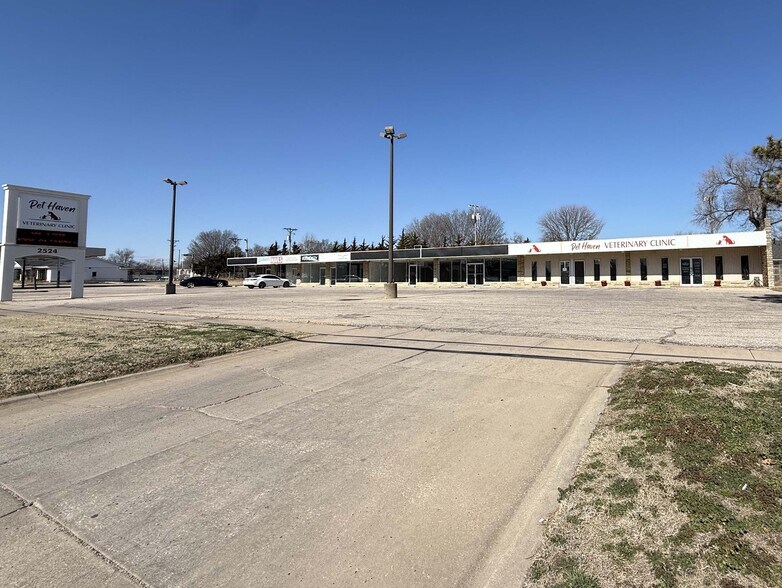 More Photos Of 2518-2536 W 13th St, Wichita General Retail For Sale