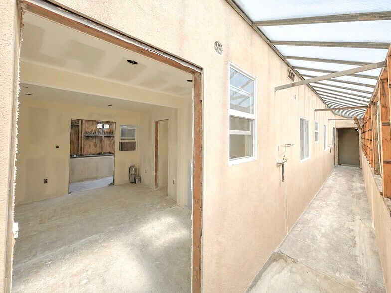 More Photos Of 14426 Friar St, Van Nuys Storefront For Sale