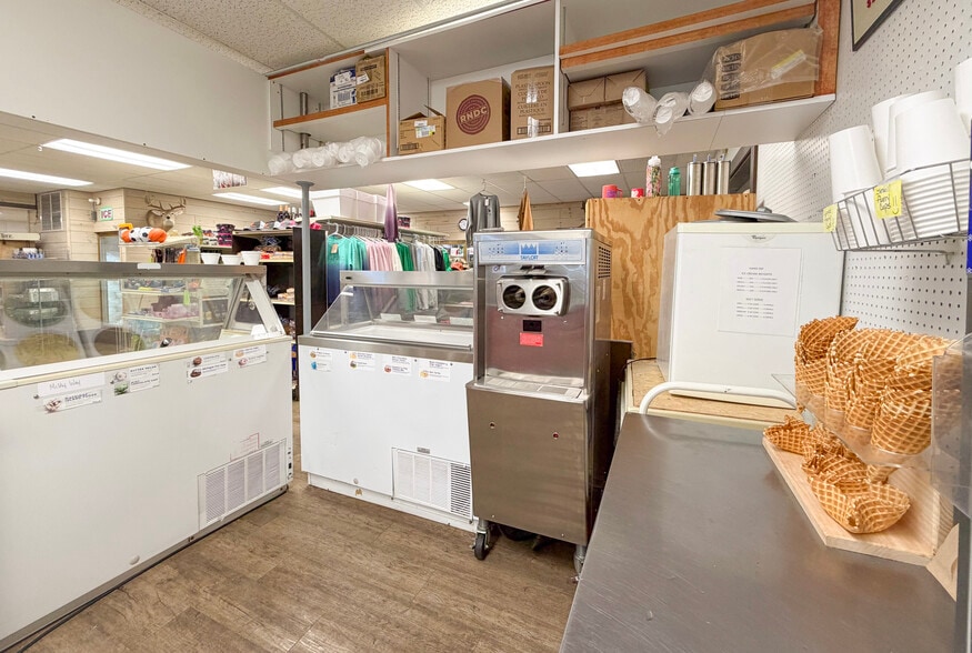 More Photos Of 1866 W Trask Lake Rd, Barton City Service Station For Sale