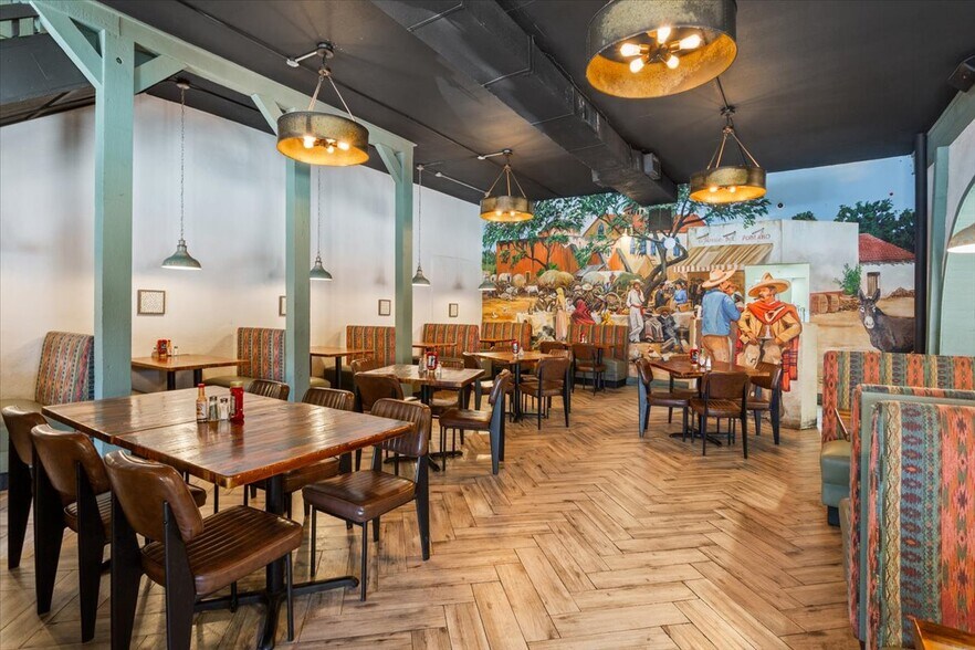 More Photos Of 128 N Pecan, Hico Restaurant For Sale