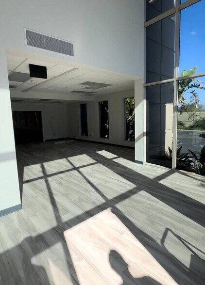 More Photos Of 120 Calle Iglesia, San Clemente Warehouse For Lease