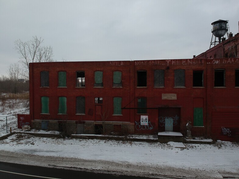 More Photos Of 57 Tonawanda St, Buffalo Office For Sale