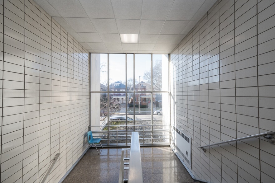 More Photos Of 200 S Oak Park Ave, Oak Park Schools For Sale