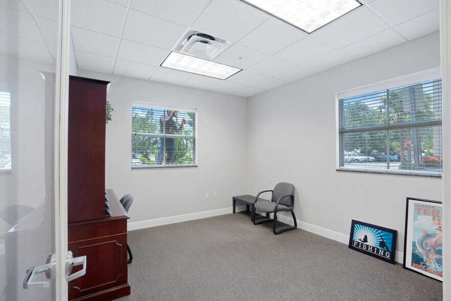 More Photos Of 6341 Porter Rd, Sarasota Light Distribution For Sale