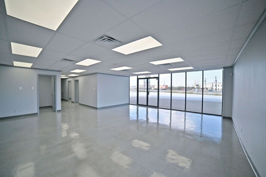 More Photos Of 6637 Leopard St, Corpus Christi Warehouse For Lease