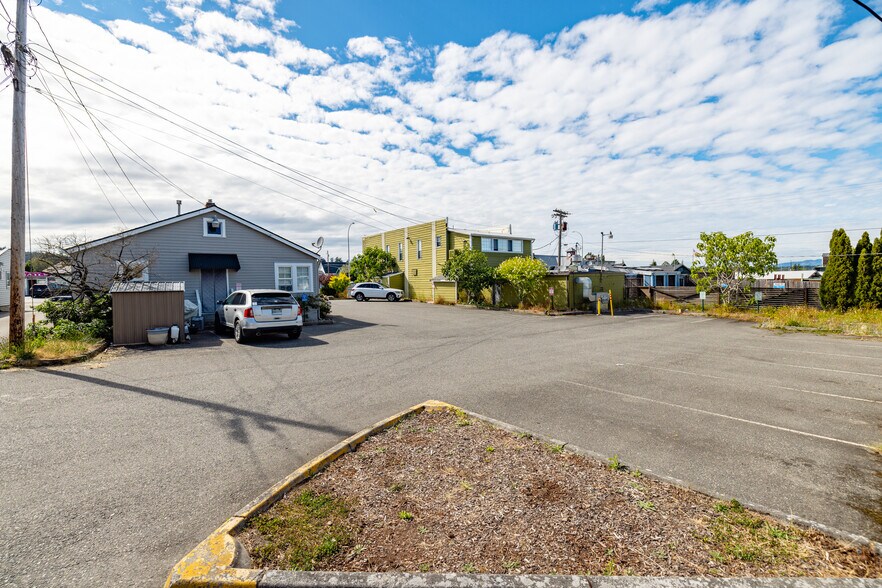 More Photos Of 2001-2011 Commercial Ave, Anacortes Storefront Retail Office For Sale