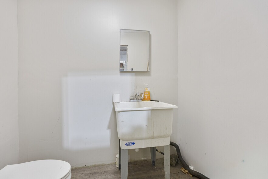 More Photos Of 3000 W Diversey Ave, Chicago General Retail For Sale