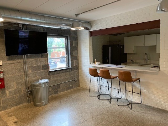 More Photos Of 2075 E 14 Mile Rd, Birmingham Loft Creative Space For Lease