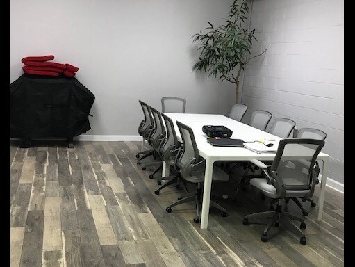 More Photos Of 1024-1036 Busse Hwy, Park Ridge Showroom For Sale