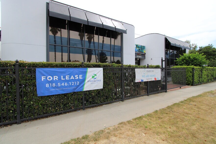 Primary Photo Of 16946 Sherman Way, Lake Balboa Loft Creative Space For Lease