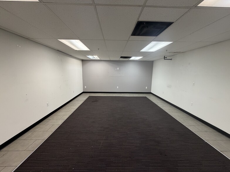 More Photos Of 2505 Thornwood St SW, Wyoming Manufacturing For Sale