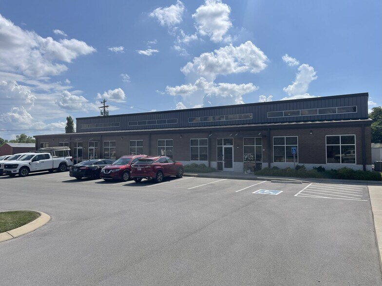 More Photos Of 802 N Cumberland St, Lebanon Light Distribution For Lease