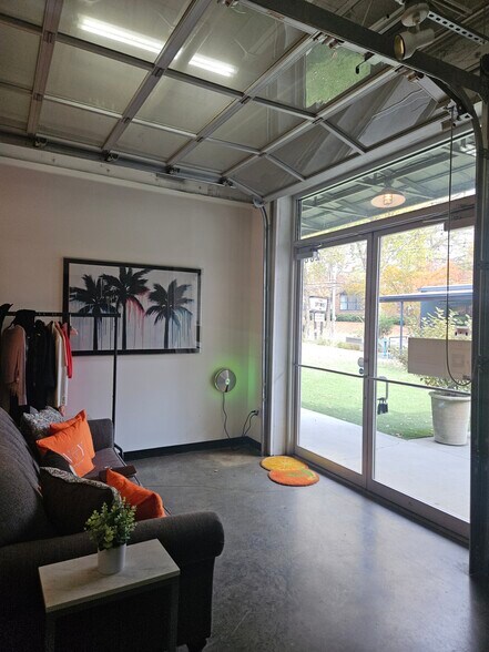 More Photos Of 914 Howell Mill Rd NW, Atlanta Office For Lease