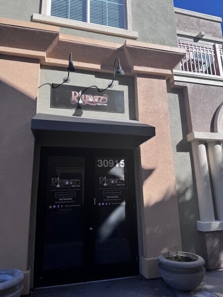 More Photos Of 30901-30915 Union City Blvd, Union City Storefront Retail Office For Sale