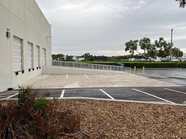 More Photos Of 3451 Executive Way, Miramar Warehouse For Lease