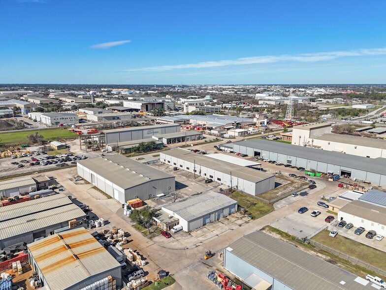 More Photos Of 6754-6758 Northwinds Dr, Houston Warehouse For Lease