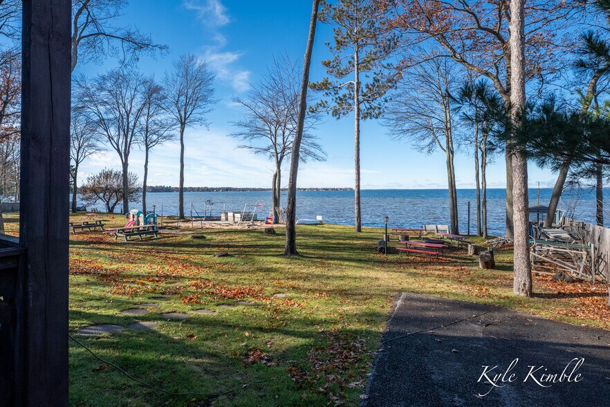 More Photos Of 104 W Houghton Lake Dr, Prudenville Hotel For Sale