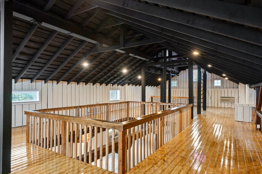 More Photos Of 20704 Ashburn Rd, Ashburn Unknown For Lease