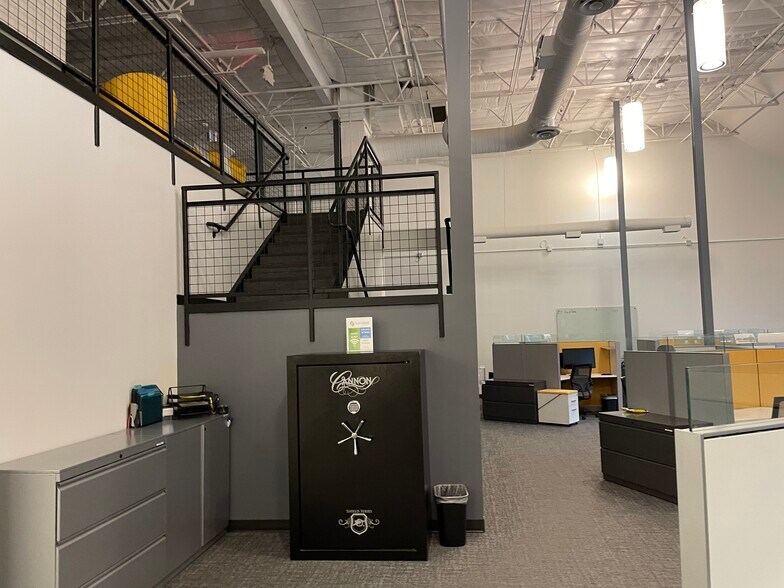 More Photos Of 4407 Monterey Oaks Blvd, Austin Unknown For Lease