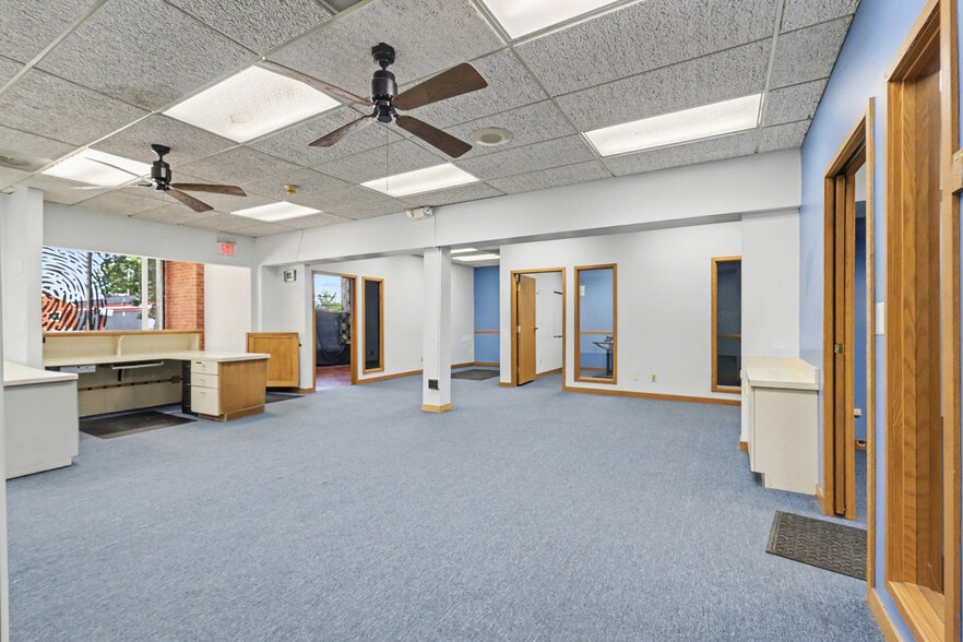 More Photos Of 22976 Outer Dr, Dearborn Flex For Lease