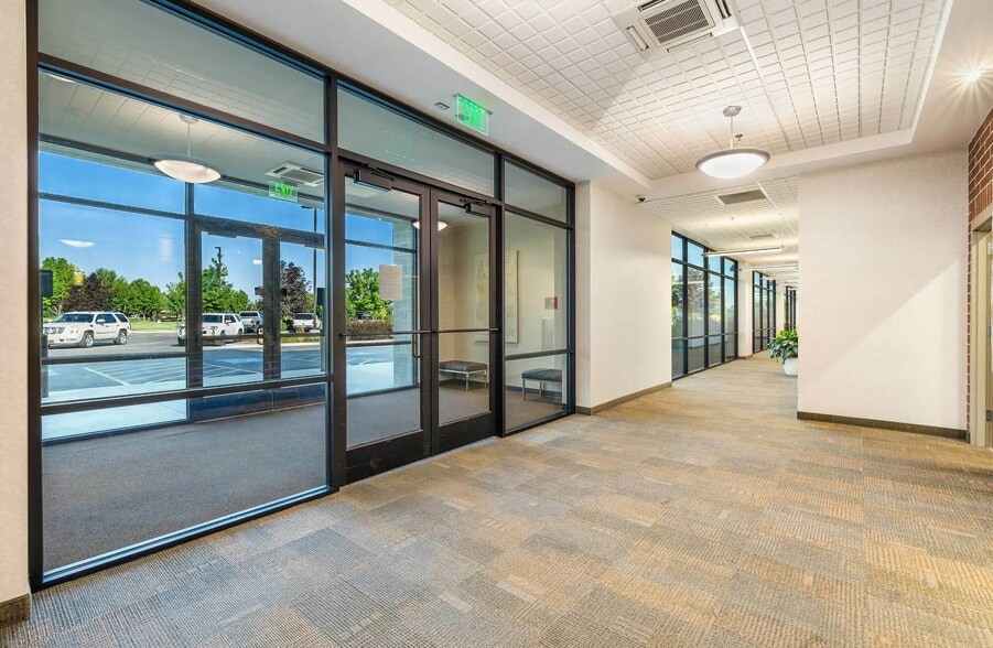 More Photos Of 704 E United Heritage Ct, Meridian Office For Sale