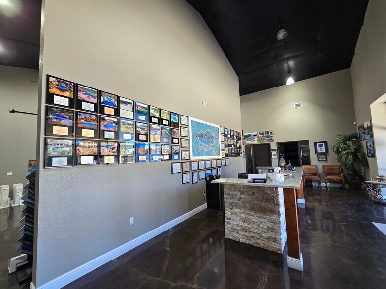 More Photos Of 13318 Western Oak Dr, Helotes Storefront Retail Office For Sale