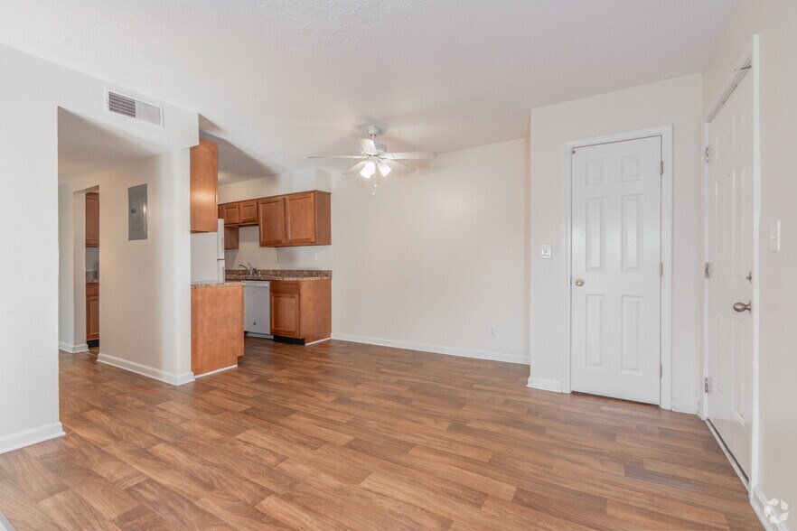 More Photos Of 7300-7310 Southside Dr, Louisville Apartments For Sale