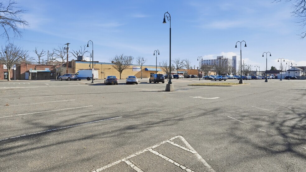 More Photos Of 117-133 Merrick Ave, Merrick Storefront For Lease