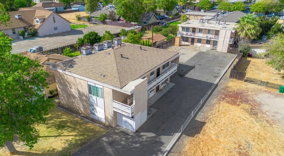 More Photos Of 218 W K St, Los Banos Apartments For Sale