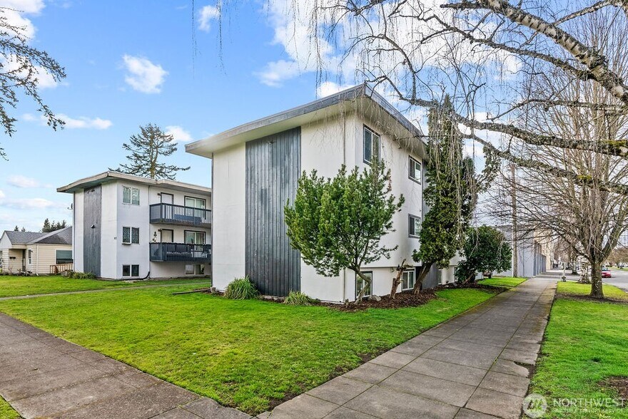 More Photos Of 1339 10th Ave, Longview Apartments For Sale