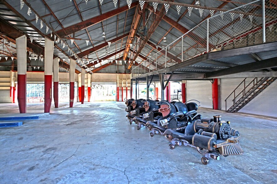 More Photos Of 1123 Bowie St, Seguin Warehouse For Sale