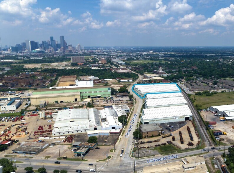 More Photos Of 5311 Clinton Dr, Houston Warehouse For Lease