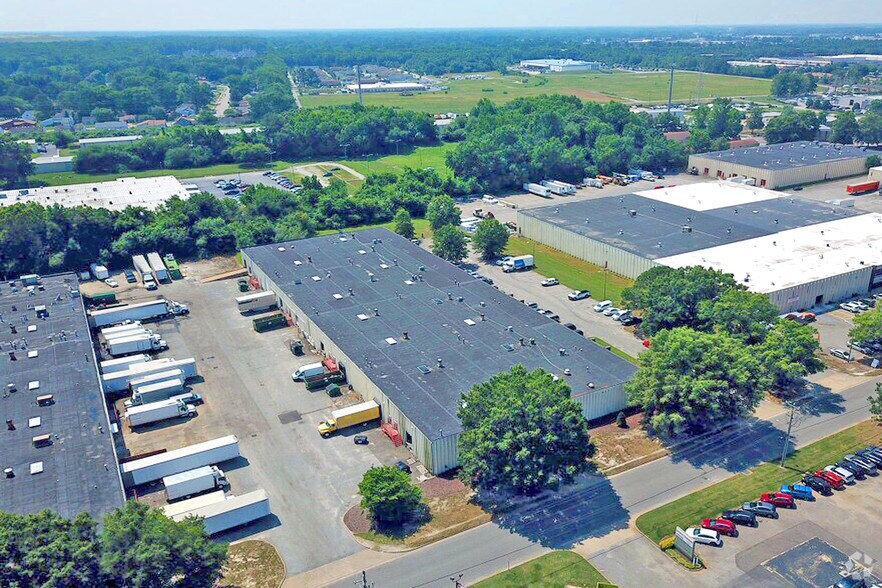 More Photos Of 911 Live Oak Dr, Chesapeake Warehouse For Lease