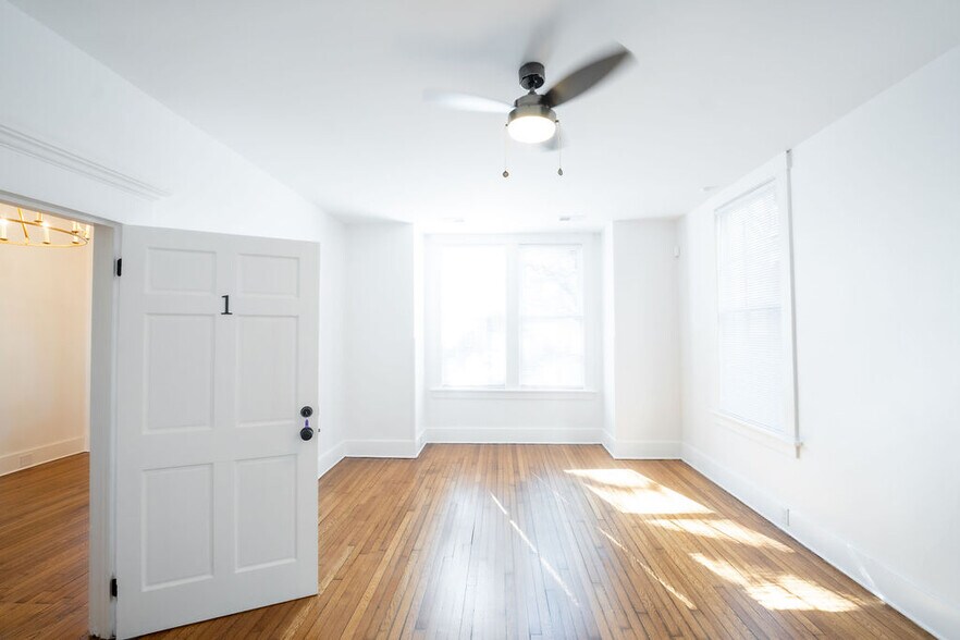 More Photos Of 306 E Victory Dr, Savannah Apartments For Sale
