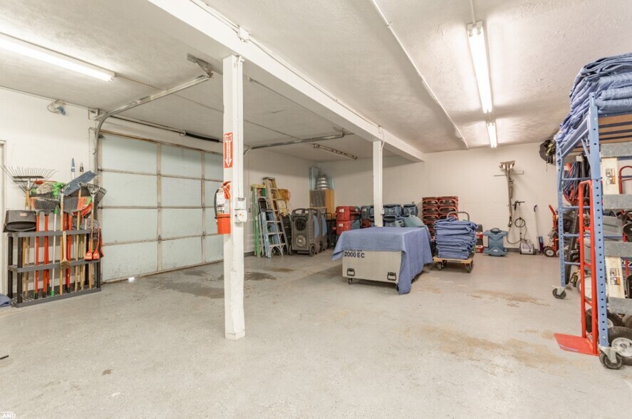 More Photos Of 219 & 303 W Chase st, Springfield Light Distribution For Sale