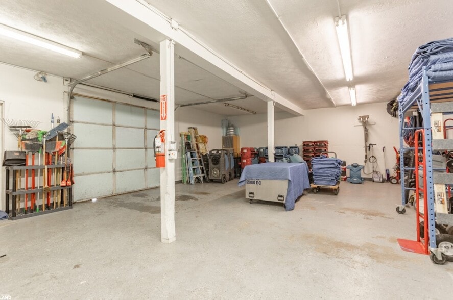 More Photos Of 219 & 303 W Chase st, Springfield Light Distribution For Lease