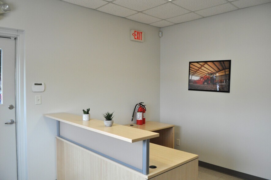 More Photos Of 2333 W Emory Rd, Powell Industrial For Sale