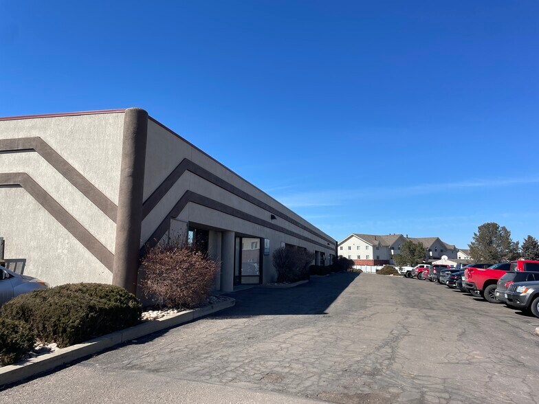 More Photos Of 720 Billings St, Aurora Showroom For Lease