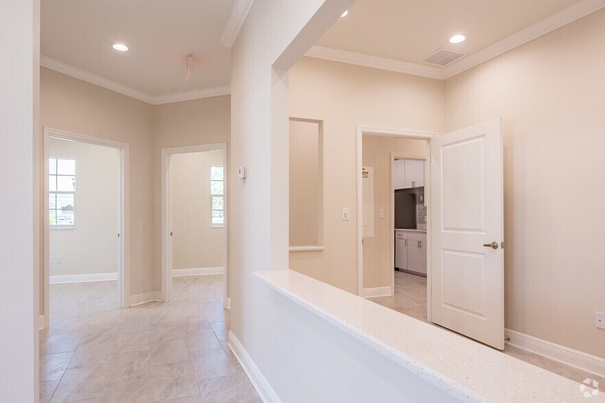 More Photos Of 13139 W Linebaugh Ave, Tampa Medical For Lease