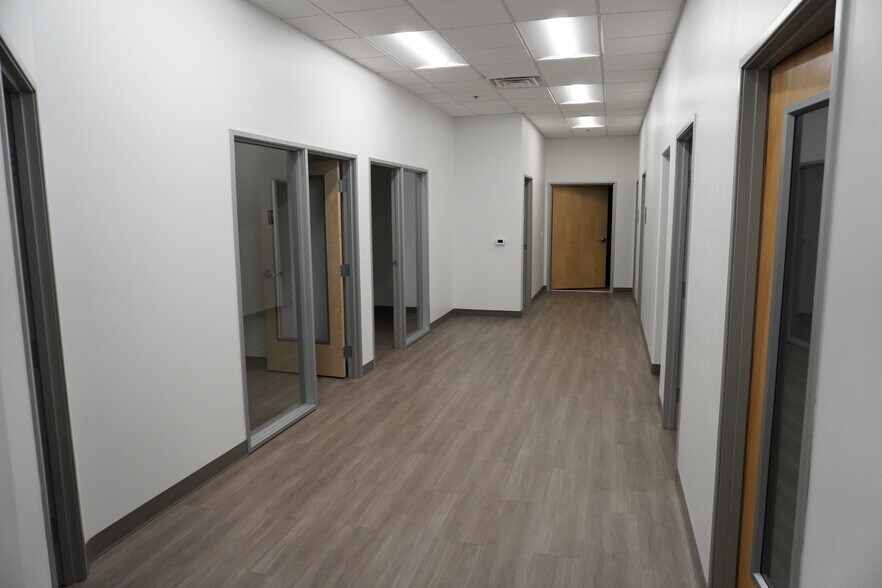 More Photos Of 2222 W Parkside Ln, Phoenix Research And Development For Sale