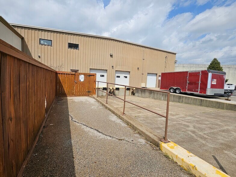 More Photos Of 501 NW 4th St, Evansville Industrial For Sale